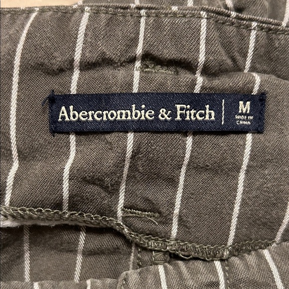 Abercrombie & Fitch Women High Waist Striped Olive Green Shorts Size Medium - Picture 2 of 3